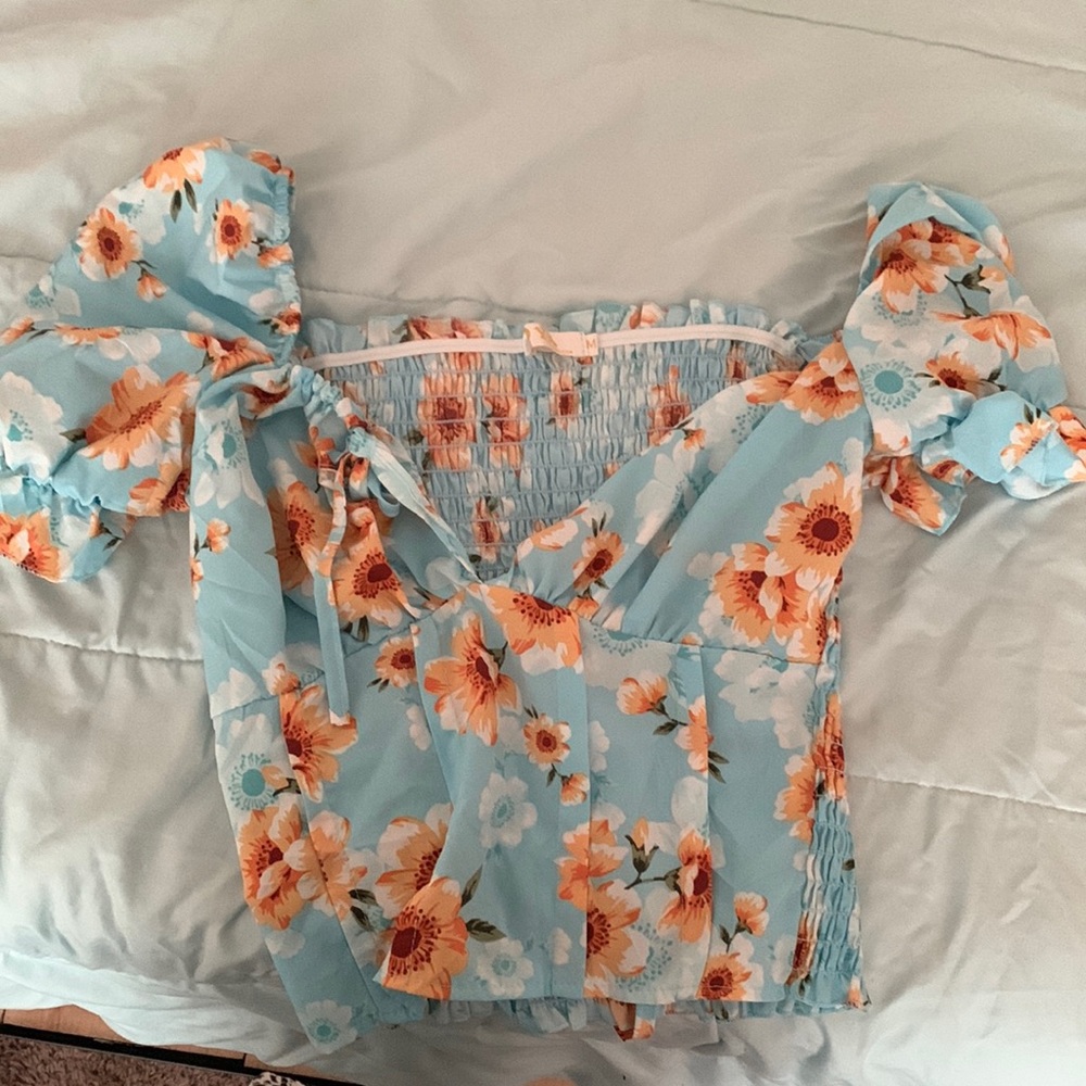 Blue crop top with yellow flowers size M